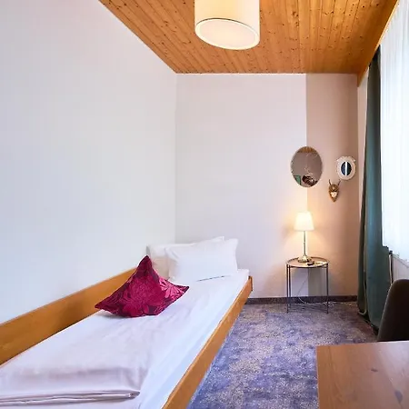 Отель Landgasthof Hirsch 2*