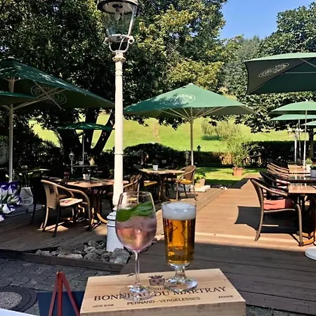 Отель Landgasthof Hirsch 2*